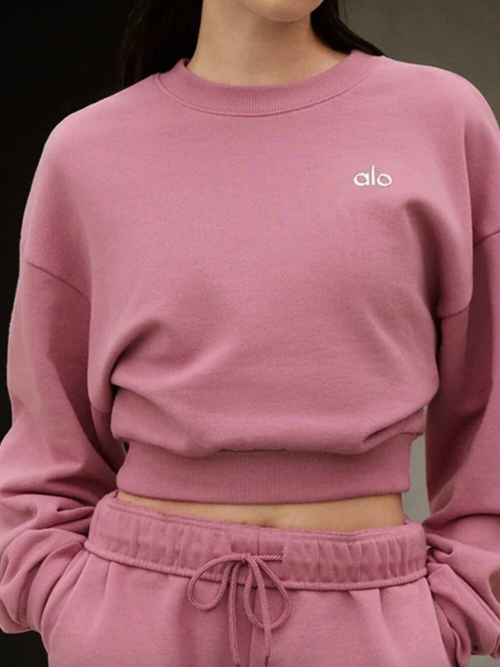 Alo Yoga Cropped Accolade Crewneck | Pink Wild Rose - Picture 3 of 4